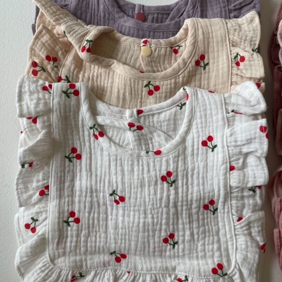 Baby bibs 100% Cotton muslin ruffle bibs side tie snap closure - Picture 2 of 5